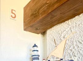 Nura's - Monolocale Sea-front Cala Lupo，位于斯廷蒂诺的酒店