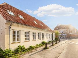 Holiday home Løgstør X，位于Løgstør的酒店