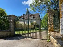 Grande Maison en Bord de l'Eau avec Jardin - 6 Chambres, Proche Commerces - FR-1-410-442