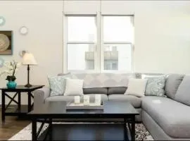 Sleeps 10 in Gaslamp Quarter Elegant 3 Bedroom near Convention