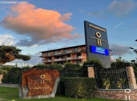 Hotel Orizzonte，位于坎帕尼亚朱利亚诺的酒店