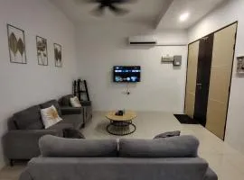 JNJ Miri Homestay - Miri Serene Shangrila, Luak with 4-bedroom
