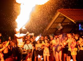 Base Ao Nang Beachfront Party Hostel 18-35 Years Old Only，位于奥南海滩的青旅