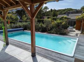 Holiday Home in Schoorl with pool and whirlpool，位于斯霍尔的酒店