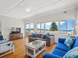 Delightful 3-Bed Home Minutes from Avoca Beach