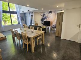 *le hangar du Paradis *，位于Lestrem的酒店