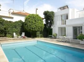 Casa Mediterránea con jardín y piscina privada，位于马斯诺的酒店