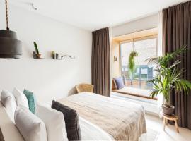 Latroupe Hotel Jardin Secret，位于布鲁塞尔的带泳池的酒店