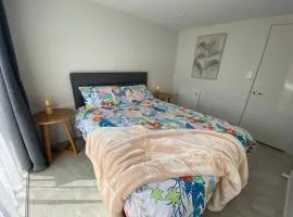 Cosy 2 bedroom unit in Howick close to bus and supermarket