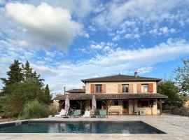 Maison de caractère avec piscine 1h de Toulouse，位于Saint-Cirq的酒店