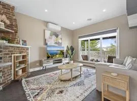 Lovely 3-Bed with Alfresco Dining in Prime Suburb