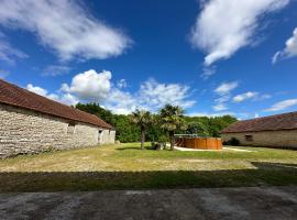 The charming private Farmhouse at La Grenouillére，位于Puyréaux的度假屋