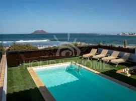 Villa Oasis Beachfront Corralejo By Holidays Home