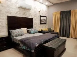 Centrally located Villa in the middle of Lahore