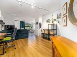 Stylish apt facing the historic Telopea Park