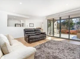 2B Spacious Apartment in the Heart of Tuggeranong - Hosted by CanStay