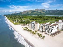 Olas del Mar by Playa Caracol Residences，位于蓬塔查梅的酒店