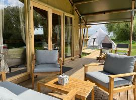 Wheatfields Luxury Glamping，位于Stone的酒店