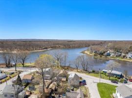 Oakland Beach Cottage - Sleeps up to 4，位于沃里克的酒店