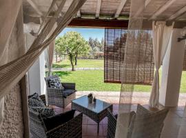 Casa Chiara con accesso diretto alla spiaggia，位于阿尔巴塔克斯的酒店