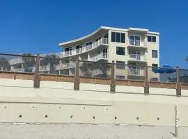 BEACH access STUDIO with free parking and no resort fees