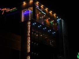 Hotel Shree Om，位于Jumri Tilaiyā的酒店