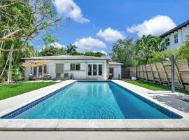 Summer Estate - Pool Parking & Prime Location