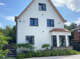 Villa Tibur - Near Boom & Rumst，位于Rumst的酒店