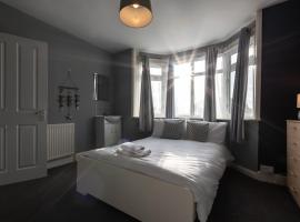 4 bedrooms house for working Professionals，位于南安普敦的酒店