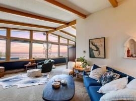 Beach House Point Roberts，位于Point Roberts的酒店