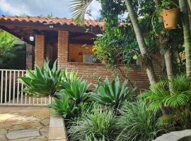 Área de Lazer com quartos e cozinha aberta na Chácara Refrigerio，位于萨尔托的酒店