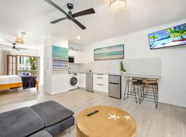 Palm Cove Beach Retreat - 1st Floor，位于棕榈湾Palm Cove Beach附近的酒店