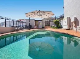 Mountain view inner Brisbane secure townhouse