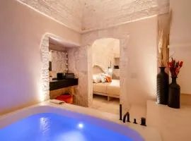 Naiira Luxury Trullo - jacuzzi and patio