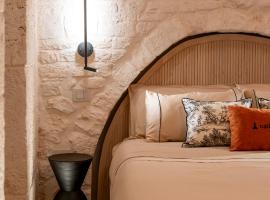 Naiira Luxury Trullo - jacuzzi and patio，位于阿尔贝罗贝洛的酒店