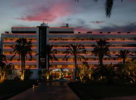 El Hotel Pacha，位于伊维萨镇塔拉曼卡海滩附近的酒店