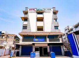 FabHotel Ratna Palace，位于艾哈迈达巴德萨达尔·瓦拉巴伊·帕特尔国际机场 - AMD附近的酒店