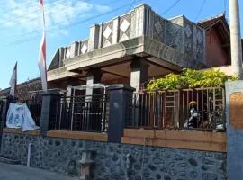 Adventura House