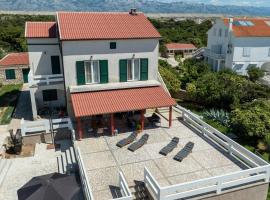 Apartment Kosljun with pool，位于Košljun的酒店