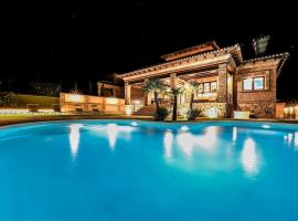 Luxe Experience Toledo * Pool * BBQ * Billar，位于拉耶斯的酒店