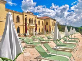 Parc Hotel San Pietro，位于Spiazzi Di Caprino的酒店