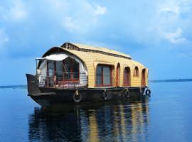 Aqua Castle Houseboat - by Aqua Jumbo Houseboats，位于阿勒皮的船屋