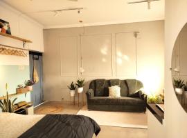 Bohemian Bliss - Homestay，位于贾巴尔普尔的酒店