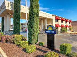 Days Inn by Wyndham Market Center Dallas Love Field，位于达拉斯的酒店