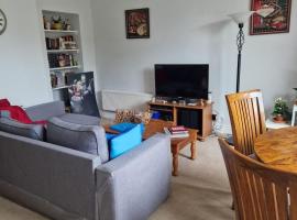 Duplex flat in Cirencester town centre,free paking and wifi，位于赛伦塞斯特的酒店