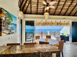 Beachfront in a peaceful Resort 8mi from Puerto Escondido，位于埃斯孔迪多港的度假村