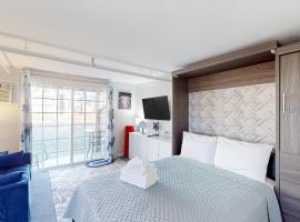 Marina Bay Retreat，位于西丹尼斯的酒店