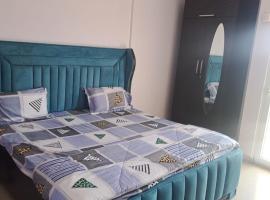 2Bhk fully furnished flat.，位于加济阿巴德的公寓