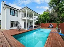 Modern 5 BR with Pool and Games