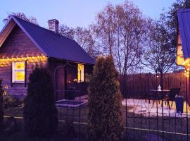 Arhaic sauna smallhouse, in Estonian Countryside, near the lake!，位于Soe的度假屋